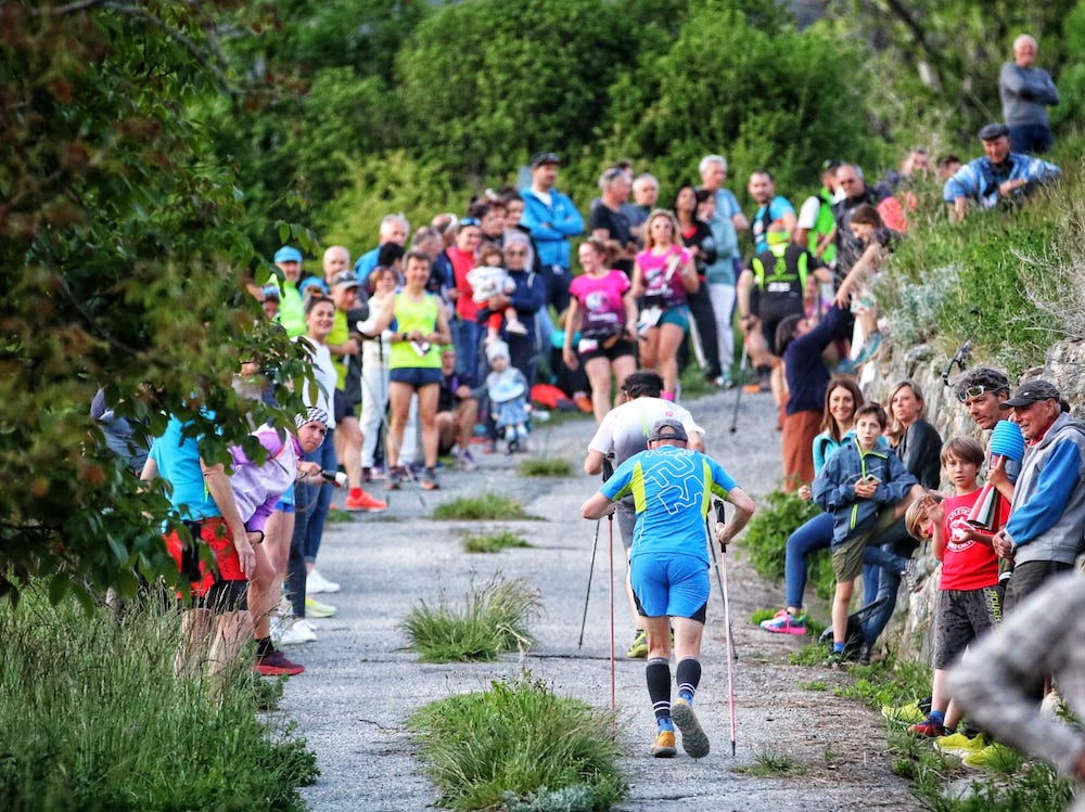 Corridori in salita durante la Poy&agrave; au Petit F&eacute;nis